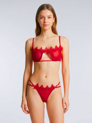 طقم قطعتين صدرية وكلوت نسائي لون احمر