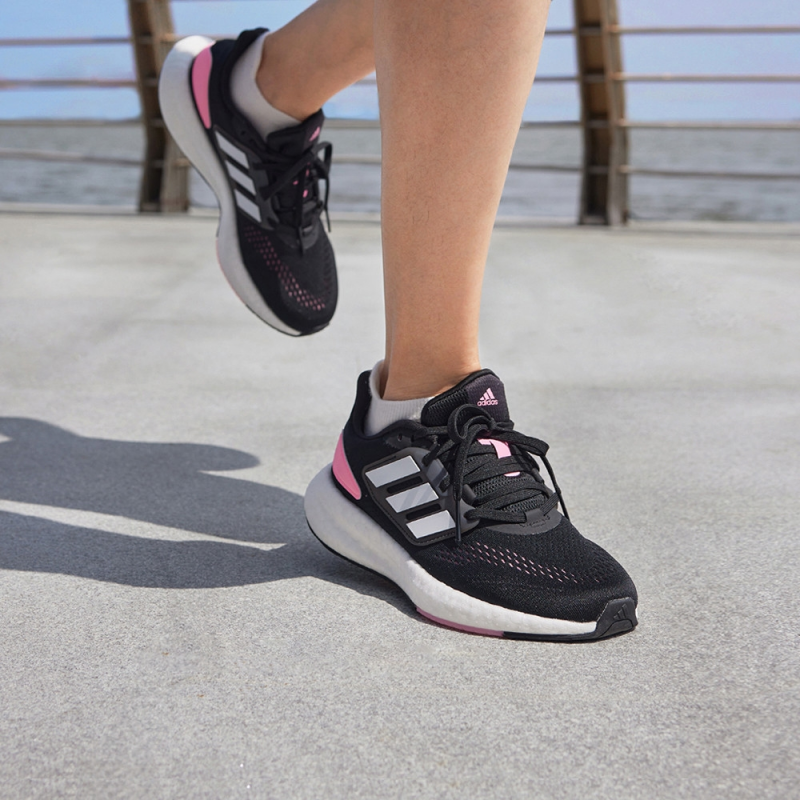 حذاء بيوربوست 22 من اديداس للنساء لون أسود adidas Women's PUREBOOST 22 Shoes