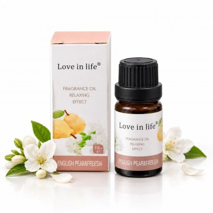 زيت عطريEnglish pear and freesia سعة 10 ملل