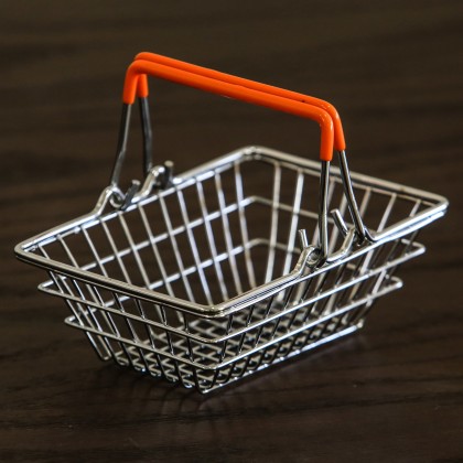مضيفة على شكل سلة تسوق حجم صغير