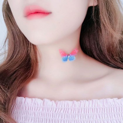 عقد نايلون مع تعليقة على شكل فراشة