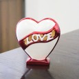 تحفة على شكل قلب LOVE