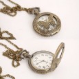 ميدالية أنتيك مع ساعة