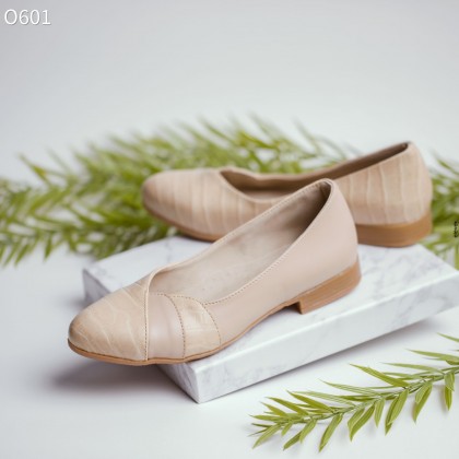 حذاء ستاتي صنـاعة محلية مريح و عملي جلد صناعي جودة عالية